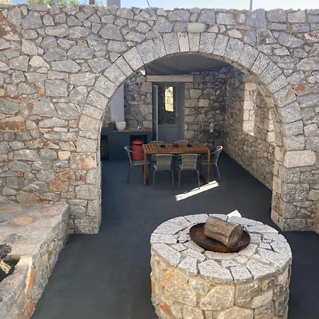 Shiro - Traditional Stone Villa Argilia